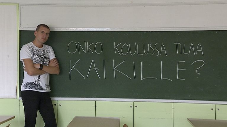 Sebastian on outo lintu koulumaailmassa: avoimesti biseksuaali.