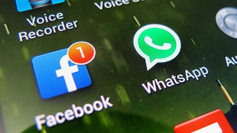 Facebook ja Whatapps -mobiilisovellusikonit.