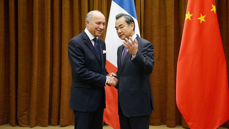 Ulkoministerit Laurent Fabius ja Wang Yi tapaavat Pekingissä