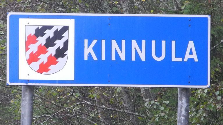 Kinnulan vaakuna symboloi kasken polttoa.