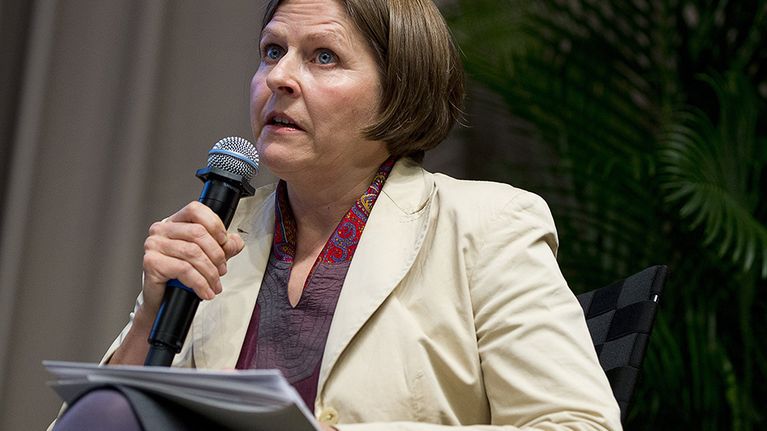 Valtio-ohjauksesta vastaava ministeri Heidi Hautala köyhyyden vastaisessa paneelikeskustelussa.