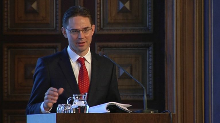 PÄäministeri Jyrki Katainen puhuu Säätytalossa.