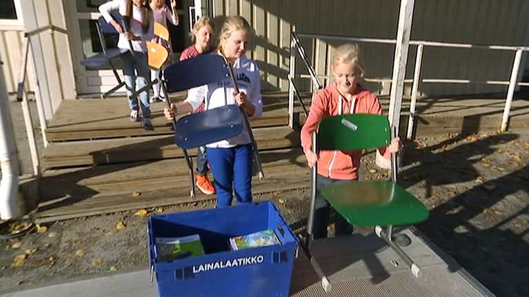 Vehmaisten koululaiset lähtivät home-evakkoon.