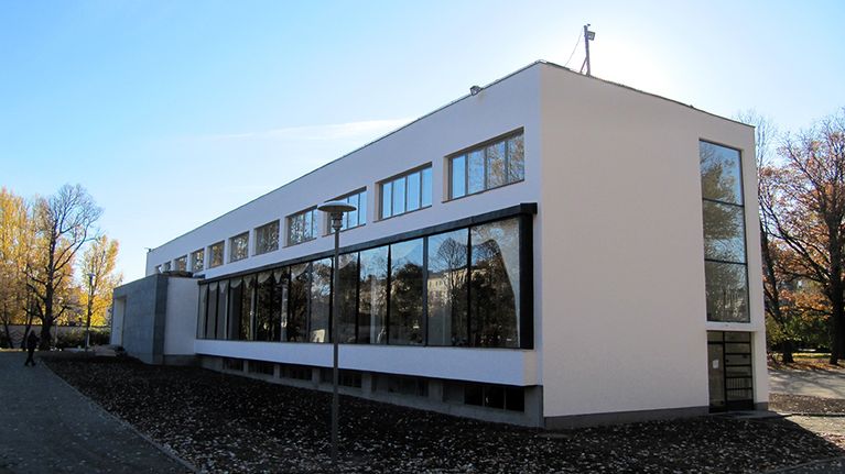 Viipurin Alvar Aalto -kirjaston julkisivu.