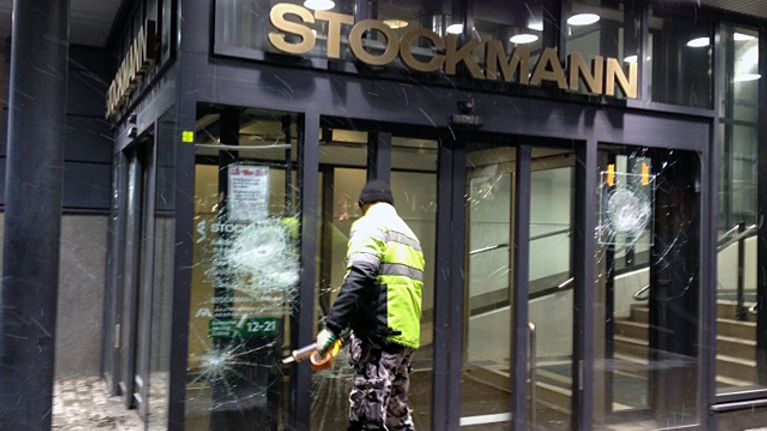 Tampereen Stockmannin rikotut ikkunat