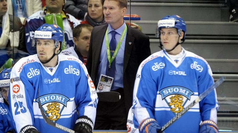 Erkka Westerlund (takana), Pekka Jormakka (vasemmalla) ja Olli Palola.
