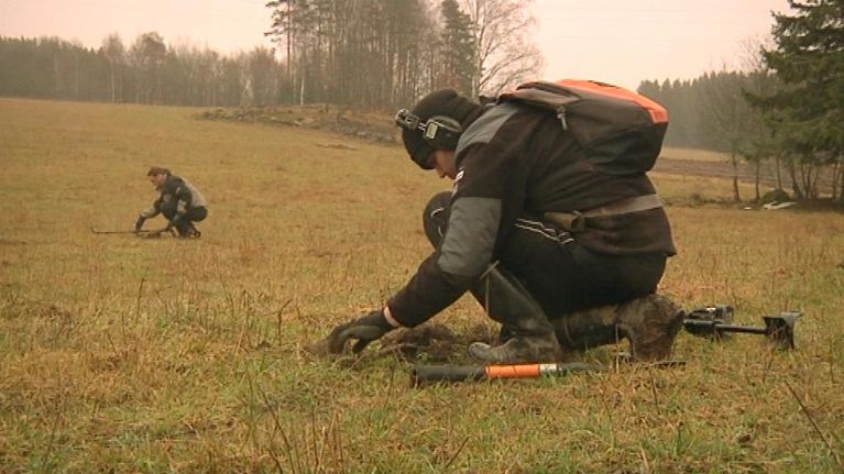 Kanta-Hämeen menneisyyden etsijät maastotutkimuksissa
