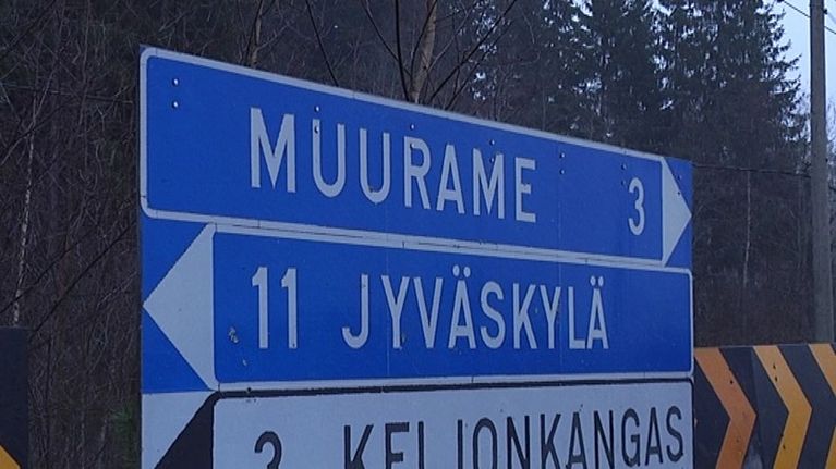 Opasteet ohjaavat Jyväskylään ja Muurameen.