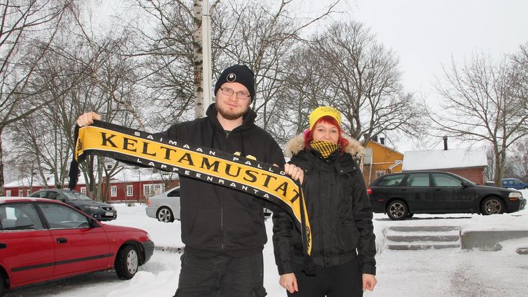 SaiPa-fanit Juha ja Tiia.