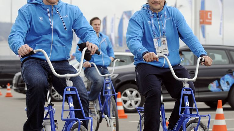 Teemu Selänne ja Leo Komarov