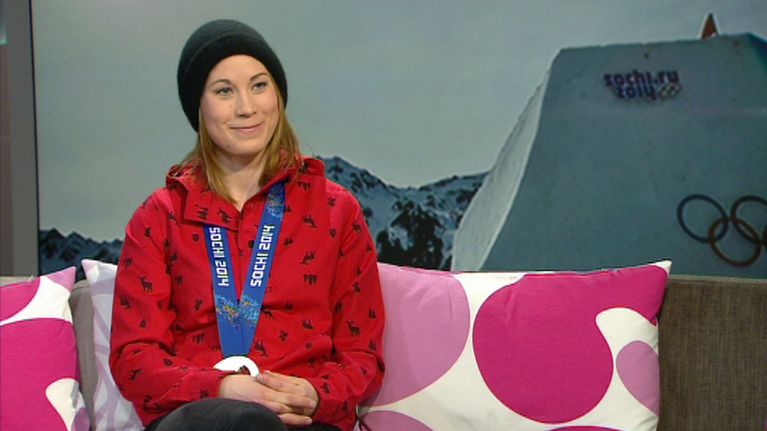 Enni Rukajärvi Aamu-tv:n vieraana