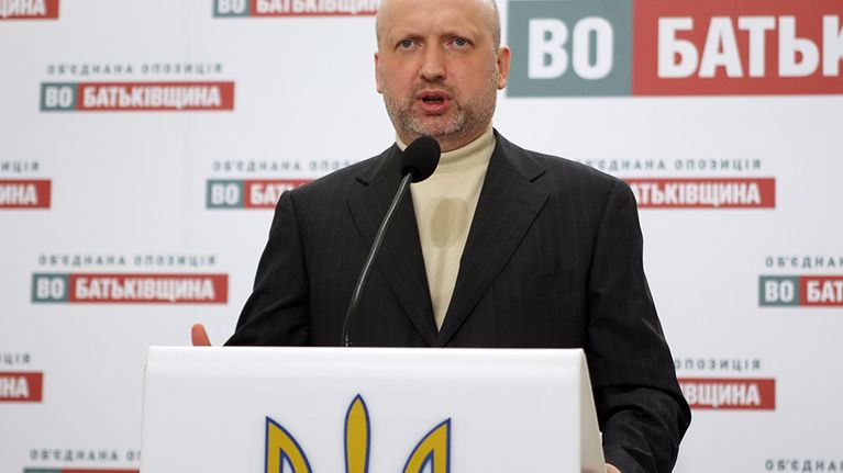 Oleksandr Turtšinov nousee parlamentin uudeksi puhemieheksi.