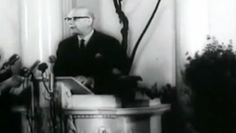 Kekkonen pitää puhetta