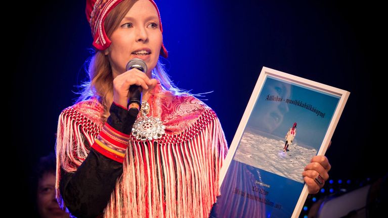 Sofia Jannok oaččui Áillohaš-bálkkašumi 2014.