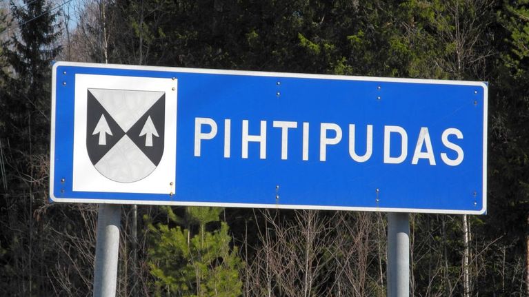 Pihtiputaan vaakunan nuolet kertovat muinaisista erämiehistä.