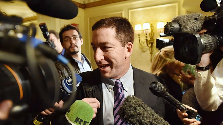 Toimittaja Glenn Greenwald kirjoittaa teoksessaan "Edward Snowden – Ei pakopaikkaa" Suomen ja Yhdysvaltain tekevän tiedusteluyhteistyötä.