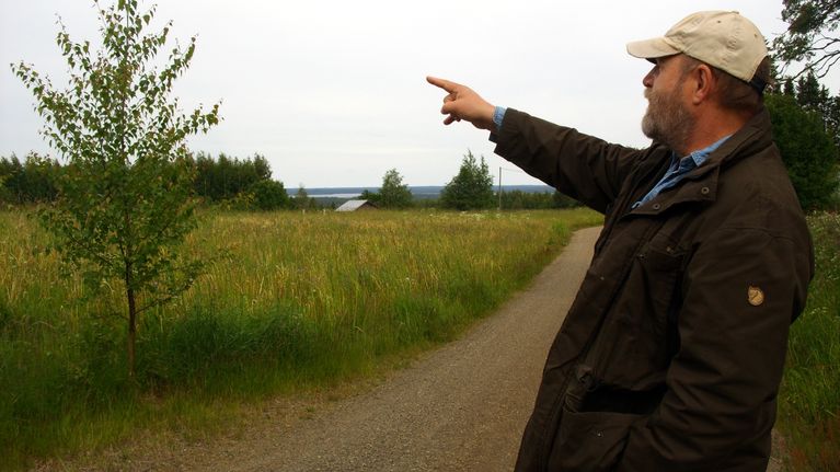 Markku Pölönen Selkien kylän maisemissa kesällä 2014