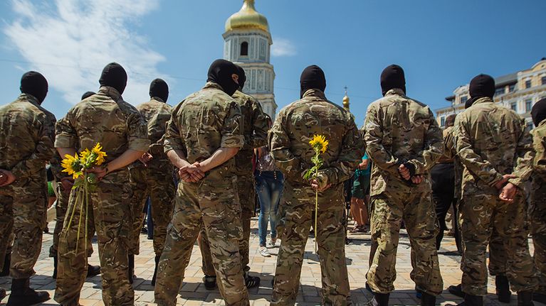 Azov-pataljoonan uusia jäseniä valanvannomistilaisuudessa Kiovassa 16. heinäkuuta.