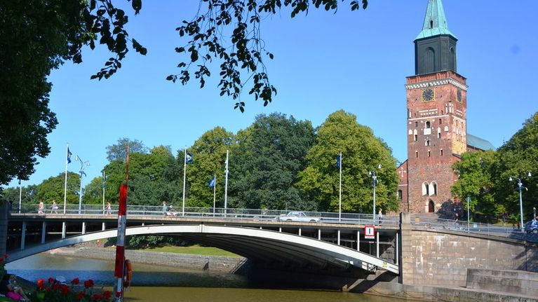 Tuomiokirkko ja tuomiokirkkosilta