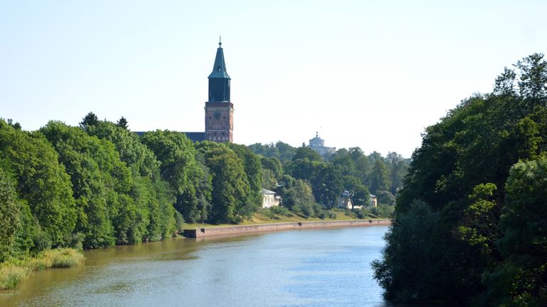 Näkymä Tuomaansillalta Tuomiokirkolle päin