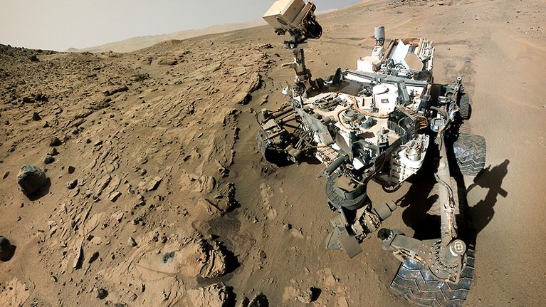 Curiosity Marsin pinnalla.
