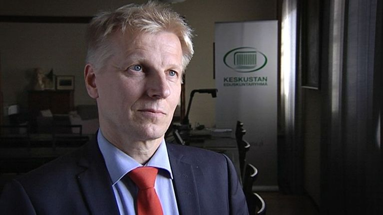 Keskustan eduskuntaryhmän puheenjohtaja Kimmo Tiilikainen.