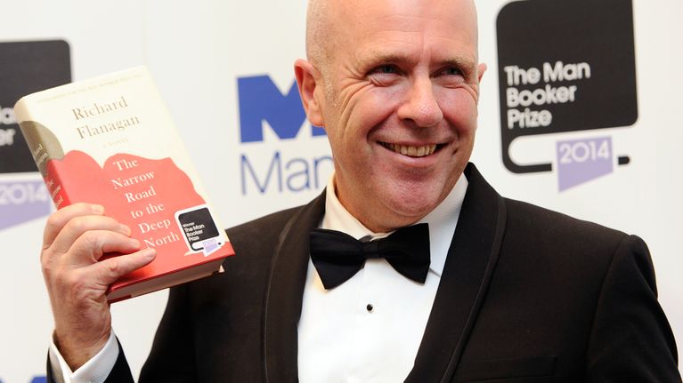Richard Flanagan vastaanotti Booker-palkinnon tiistai-iltana Lontoossa.
