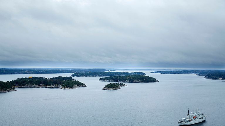 Ilmakuva HMS Kullen -laivasta Ruotsin saaristossa 19. lokakuuta.