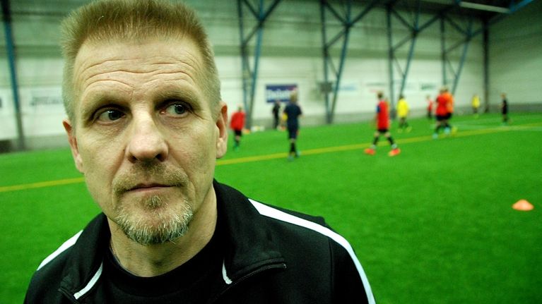 Kouvolan Jalkapallon fysiikkavalmentaja Jouni Pakarinen lähikuvassa.