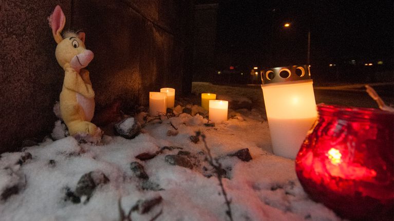 Kuopion Maljalahdessa sijaitsevan kerrostalon asunnosta löytyi kaksi lasta kuolleena lauantai-iltana.