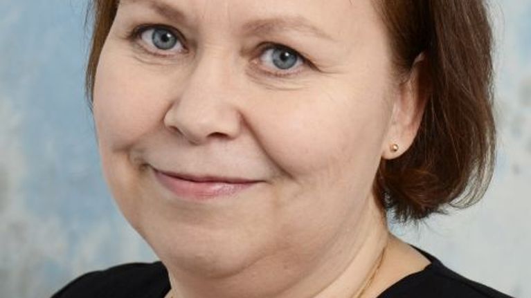 Kristiina Niemi-Kaija selvitti kuinka työntekijät rakentavat käsityksiään tehokkuudesta.