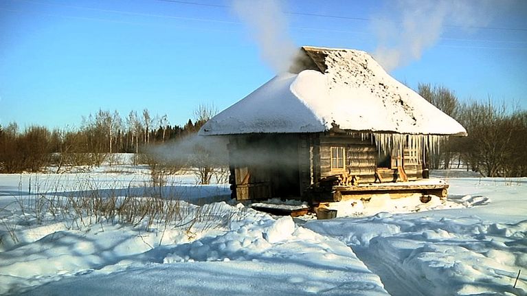 savusauna talvimaisemassa