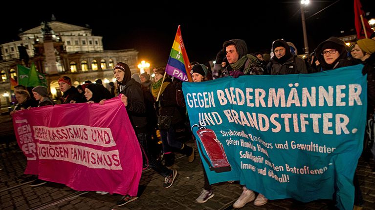 Saksan Dresdenissä järjestettiin mielenosoitus PEGIDA-liikettä vastaan 8. joulukuuta 2014.