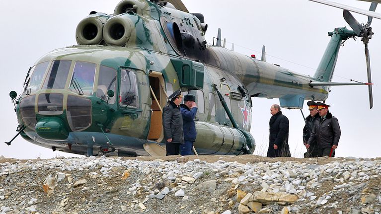 Venäläinen helikopteri ja Vladimir Putin.
