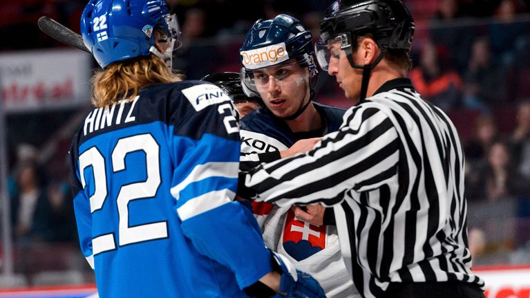 Roope Hintz ja Slovakia Patrik Bacik vaihtoivat mielipiteitä Suomen edellisessä ottelussa.