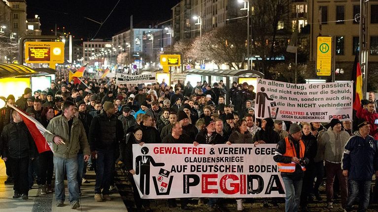Islamivastainen mielenosoitus Dresdenissä 12. tammikuuta.