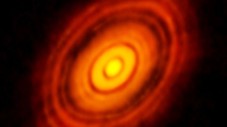 Kuvassa HL Tauri.