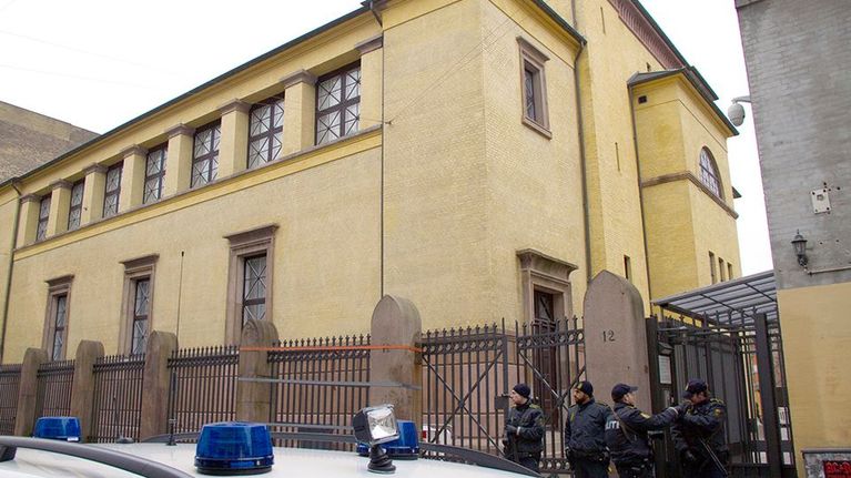 Ammuskelun kohteeksi joutunut synagoga Krystalgade-kadulla.