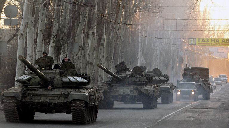 Venäjämieliset kapinalliset kuvatuna Itä-Ukrainan Makeyevkassa.
