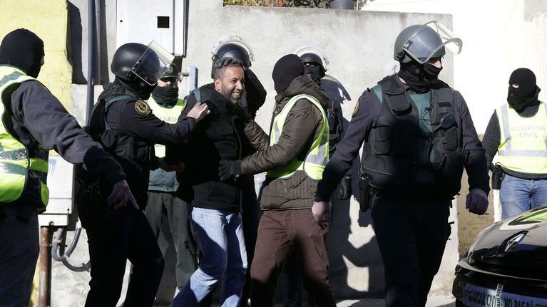 Espanjan poliisi pidätti tiistaina neljä epäiltyä Isis-järjestön värvääjää