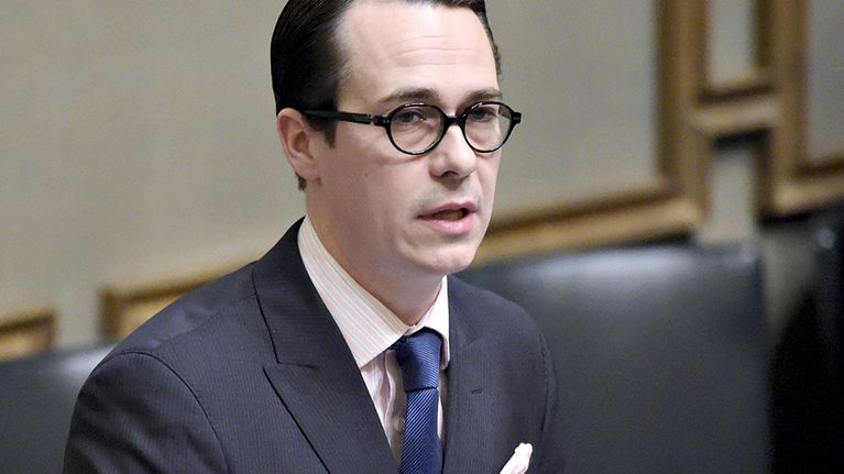 Haglund: Ulkomaalaisten kiinteistökauppoihin voitava puuttua | Yle