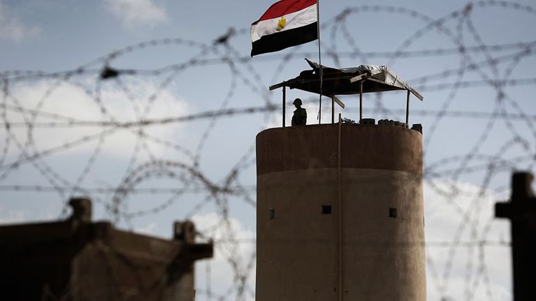 Egyptiläinen vartija Gazan ja Egyptin rajalla.