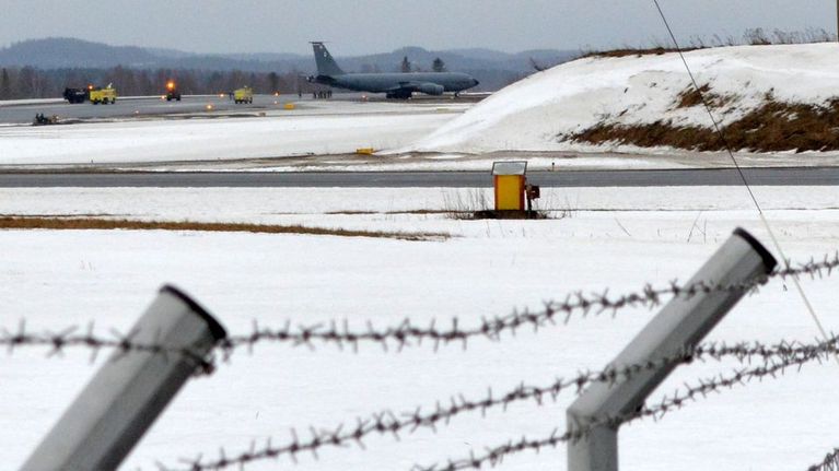 Vaaratilanteeseen joutunut tankkauskone