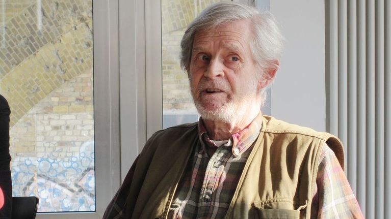 Kirjailija Eberhard Rondholzin mielestä ei ole hedellmällistä, ettei Saksan hallitus halua keskustella sotakorvauksista ja pakkolainan takaisinmaksusta.