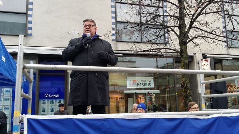 Perussuomalaisten puheenjohtaja Timo Soini kiertueellaan Lappeenrannassa.