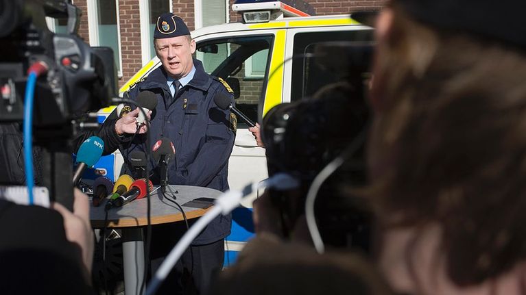 Poliisipäällikkö Klas Friberg pitää lehdistötilaisuutta Göteburgissa 19. maaliskuuta 2015.