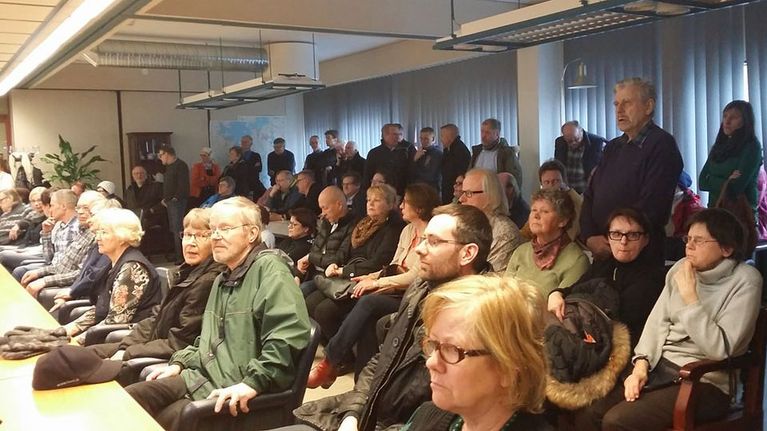 Ministeri Jan Vapaavuoren yleisötilaisuuteen Talvivaarasta saapui arviolta 130 henkeä.