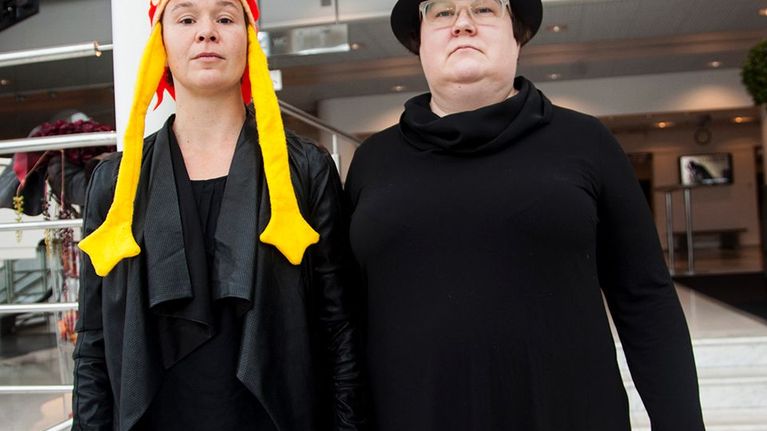 Hatun perustajajäsenet, tohtori Saara Särmä ja kirjailija Rosa Meriläinen.