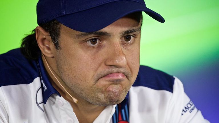 Felipe Massa nyrpeänä Kanadan GP:n lehdistötilaisuudessa.