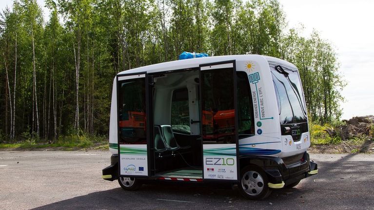 CityMobil2-bussi ajaa ilman kuljettajaa.
